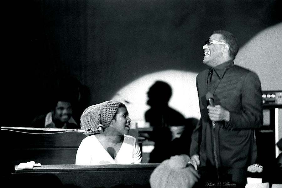Photo of Ray Charles and Aretha Franklin