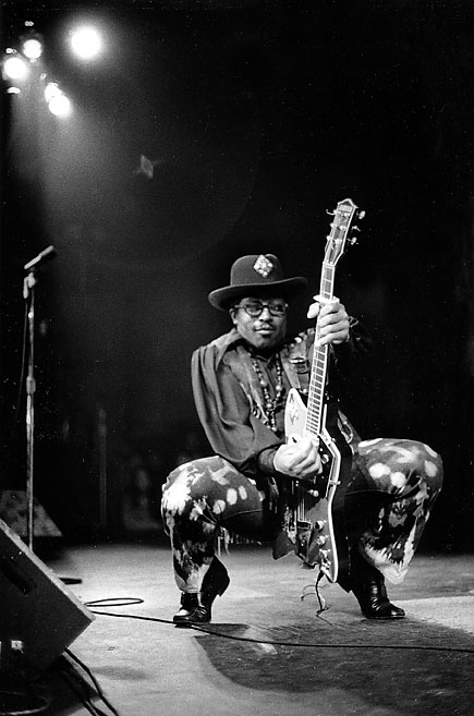 Bo Diddley's famous strut