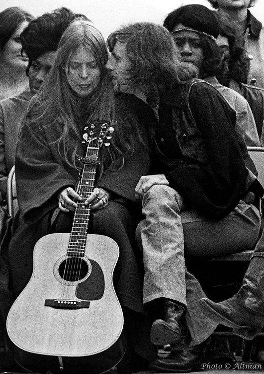 Photo: Joni Mitchell and Graham Nash