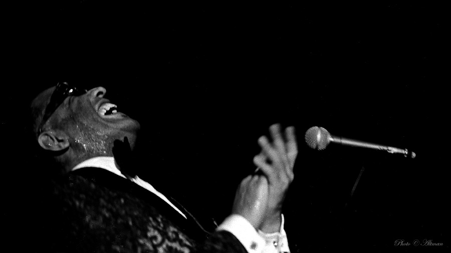 Photo- Ray Charles - Dec. 1971"