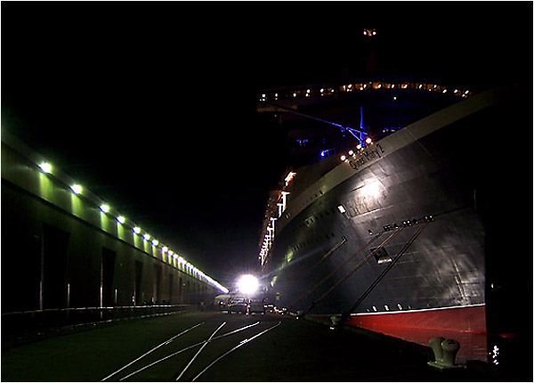 Photo- The Queen Mary 2